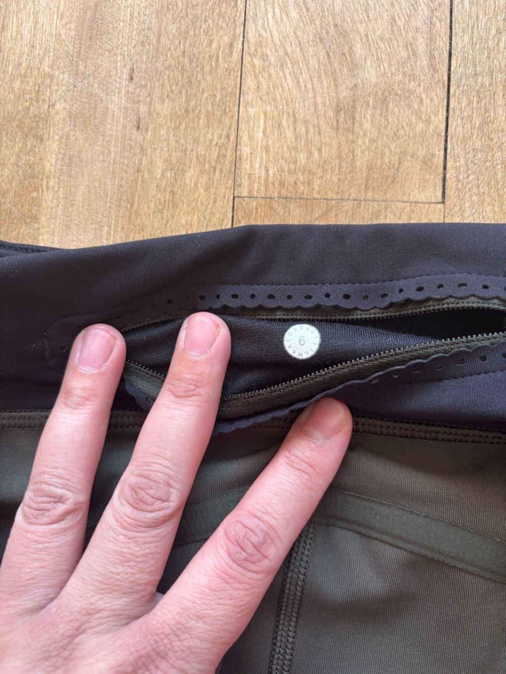 Lululemon athletica Olive Green & Black Cropped/ Capri Leggings - Picture 7 of 7